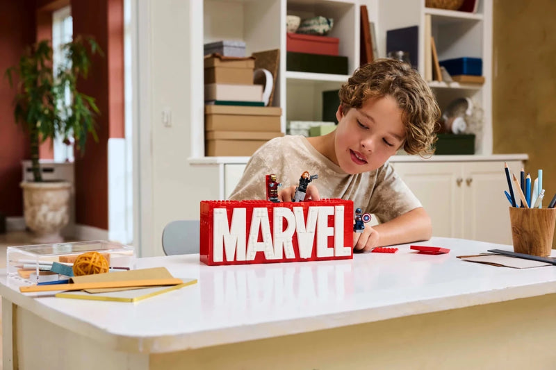 Logo e Minifigure MARVEL - 76313 - Il Mattoncino