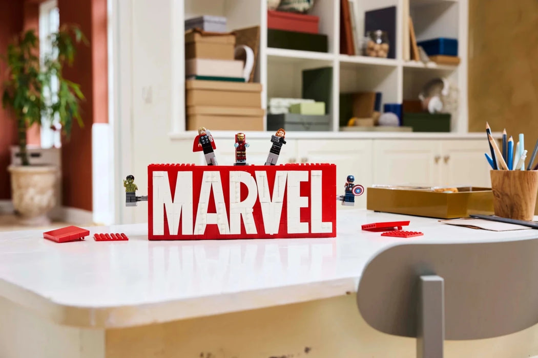 Logo e Minifigure MARVEL - 76313 - Il Mattoncino