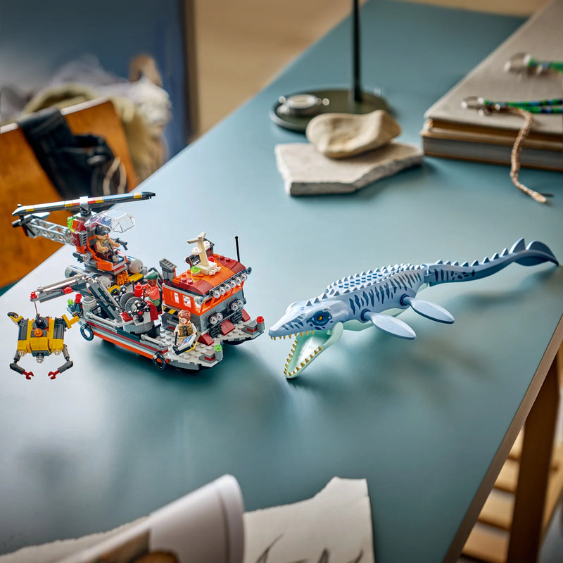 Mosasaurus Dinosaur Boat Attack - 77983