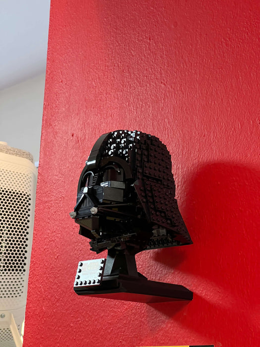 Wall support for LEGO heads